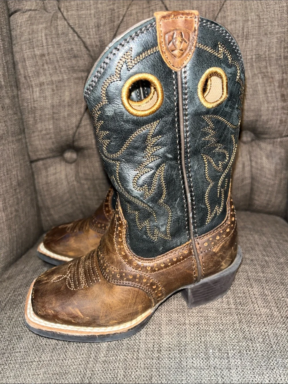 Ariat Brown Leather Western Cowboy Boots Black Shaft & square toe kids size 8